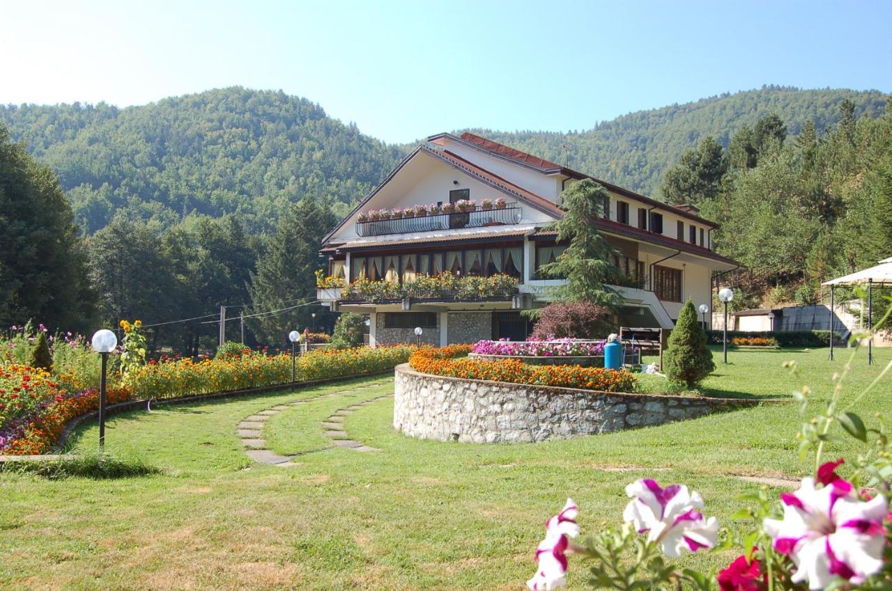 Hotel Lo Sciatore Cotronei Exteriör bild