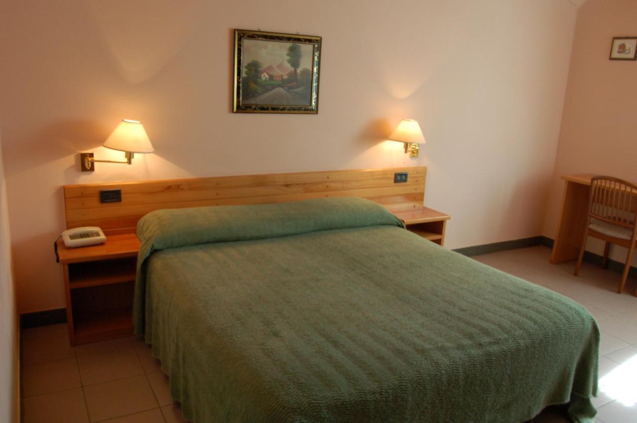 Hotel Lo Sciatore Cotronei Exteriör bild