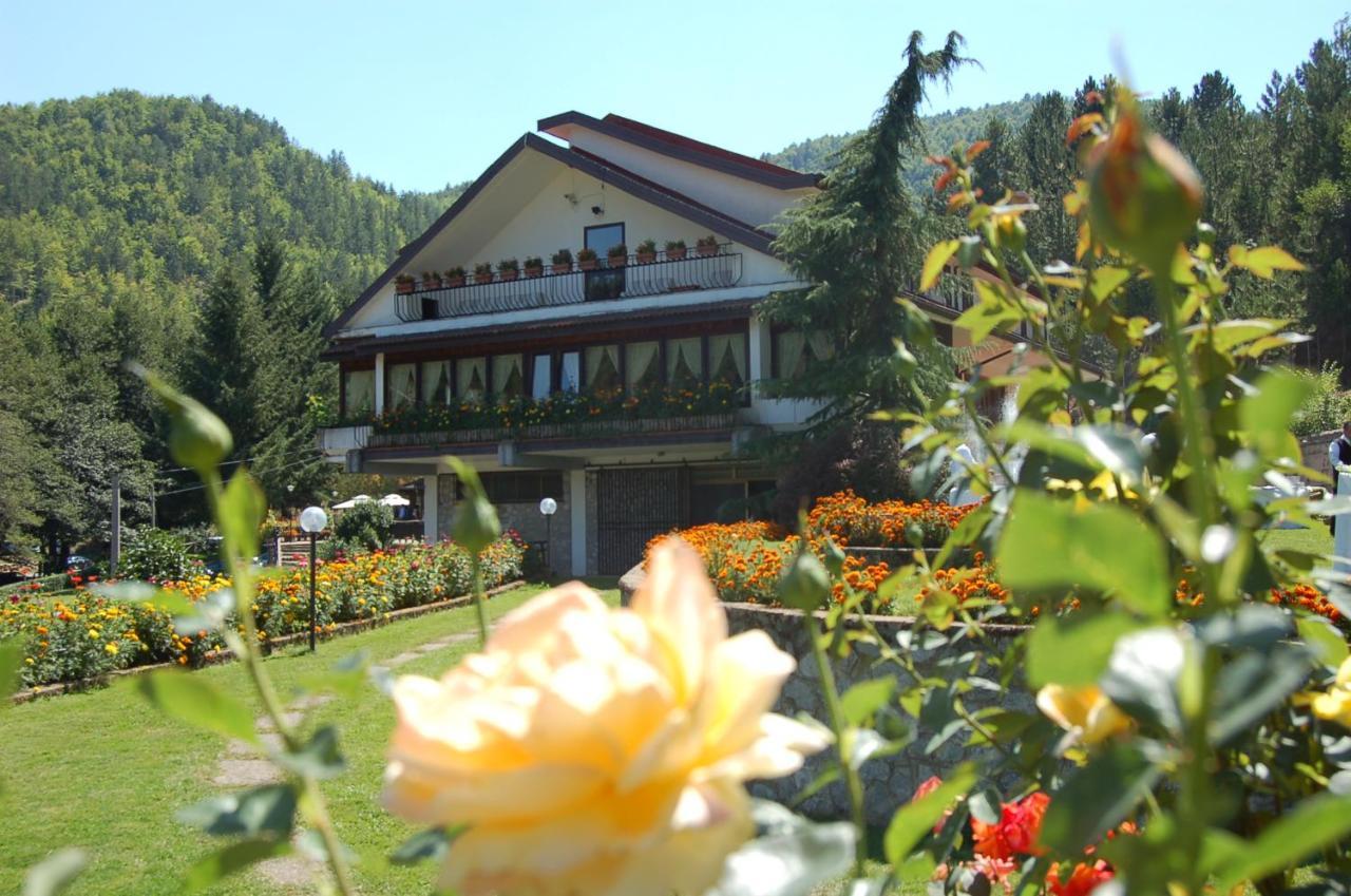 Hotel Lo Sciatore Cotronei Exteriör bild